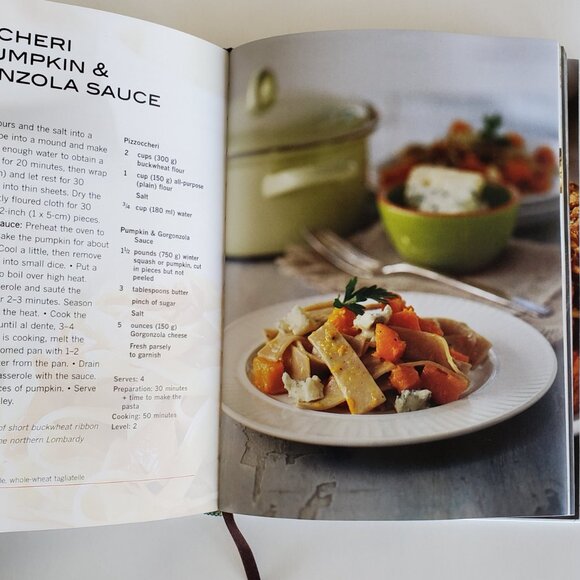 The Golden Book of Pasta Cookbook Recipe Hardcover Full Color Pictures Gold Edge - Picture 6 of 10